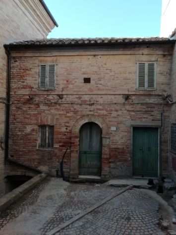 Casa in centro storico via G. Garibaldi 11 Monteleone di Fermo