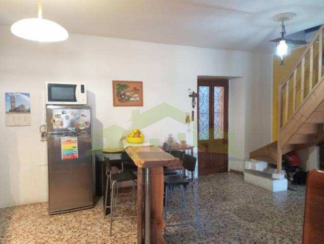 Casa indipendente di 100 msup2 con 4 locali in vendita a Borgosesia