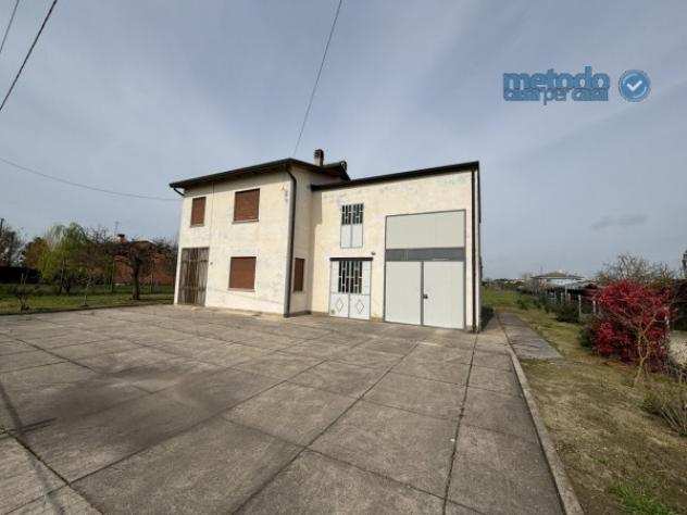 Casa indipendente di 120 msup2 con 3 locali e box auto in vendita a San Martino di Venezze