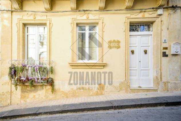 Casa indipendente di 159 msup2 con piugrave di 5 locali e box auto in vendita a Noto