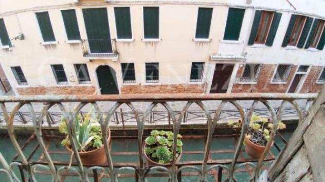 Casa indipendente di 190 msup2 con piugrave di 5 locali in vendita a Venezia