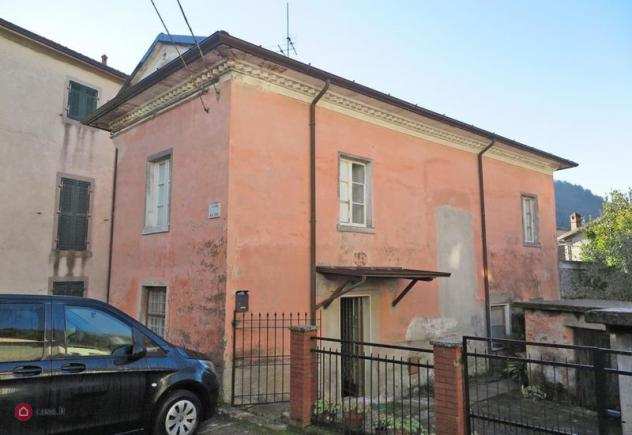 Casa indipendente di 200mq in Via Nazario Sauro 2 a Fivizzano