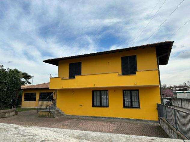 Casa indipendente di 270 msup2 con piugrave di 5 locali in vendita a Borgo Ticino