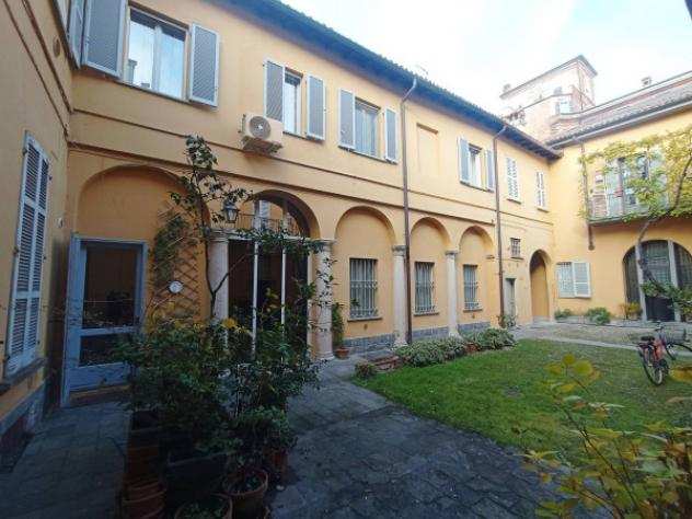 Casa indipendente di 290 msup2 con 4 locali in vendita a Pavia