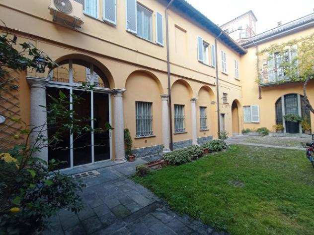 Casa indipendente di 290 msup2 con 4 locali in vendita a Pavia
