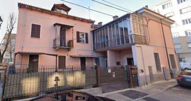 Casa indipendente di 330 msup2 con piugrave di 5 locali in vendita a Asti