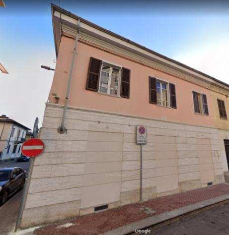 Casa indipendente di 330 msup2 con piugrave di 5 locali in vendita a Asti