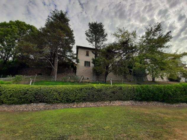 Casa indipendente di 500 msup2 con piugrave di 5 locali in vendita a Puegnago sul Garda