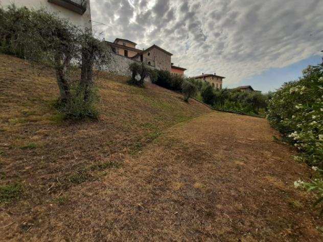 Casa indipendente di 500 msup2 con piugrave di 5 locali in vendita a Puegnago sul Garda