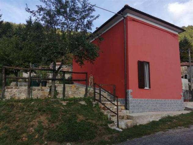 Casa indipendente di 90 msup2 con 5 locali in vendita a Cabella Ligure