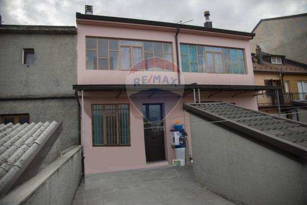 Casa indipendente in affitto a Fabrizia - 4 locali 139mq