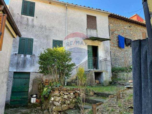 Casa indipendente in vendita a Borgo A Mozzano - 6 locali 155mq