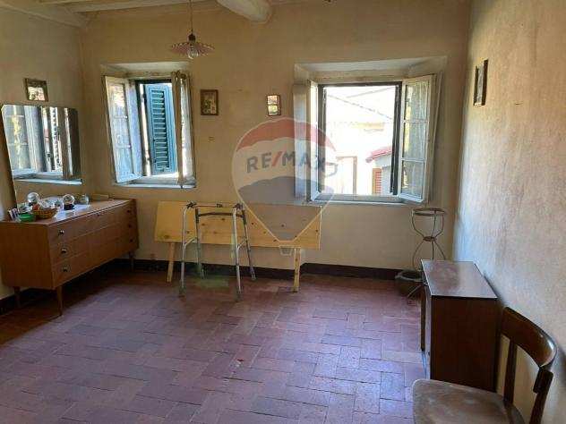 Casa indipendente in vendita a Borgo A Mozzano - 6 locali 155mq