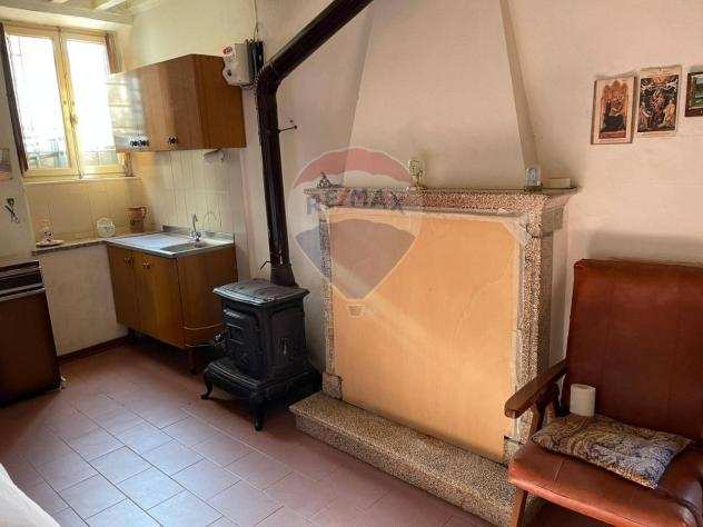 Casa indipendente in vendita a Borgo A Mozzano - 6 locali 155mq