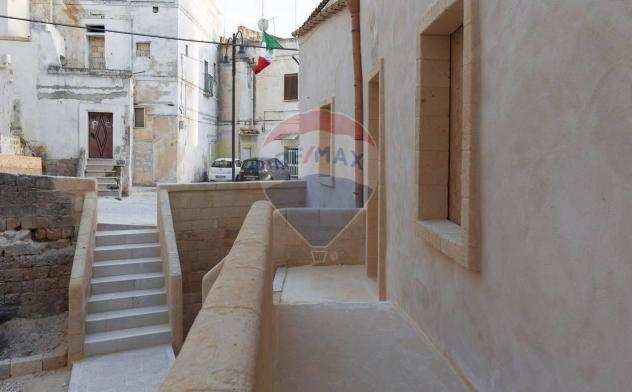 Casa indipendente in vendita a Gravina In Puglia - 10 locali 900mq