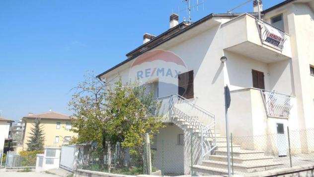 Casa indipendente in vendita a Poggio Picenze - 15 locali 400mq