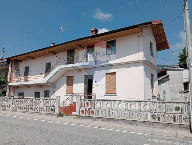 Casa indipendente in vendita a Pogno - 6 locali 300mq