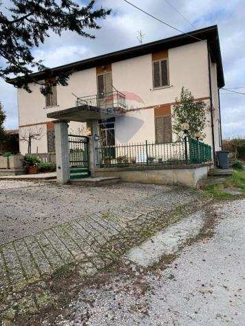 Casa indipendente in vendita a Spoleto - 5 locali 250mq
