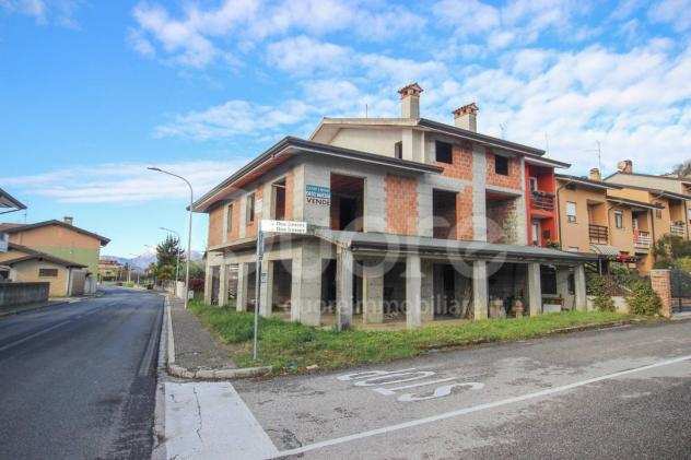 Casa indipendente in vendita a Tarcento - 10 locali 450mq