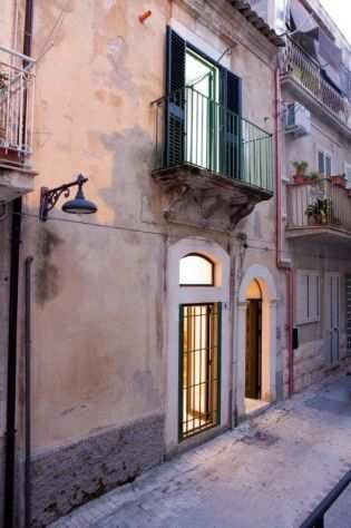 Casa indipendente su tre livelli a Ragusa in centro storico