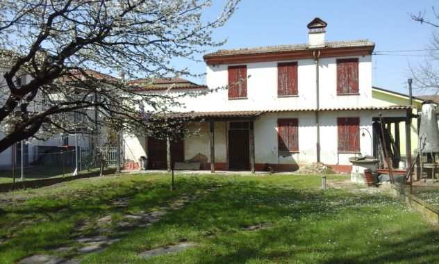 casa singola da ristrutturare in zona residenziale vicino al centro di Lugo