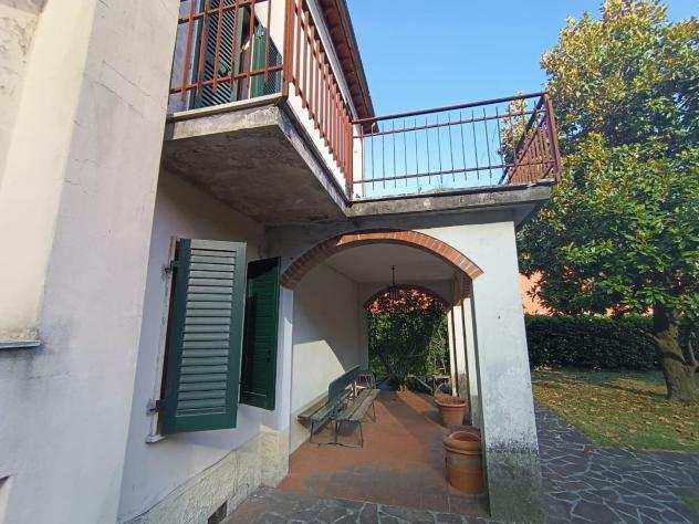 Casa singola in vendita a Borgo a Mozzano 400 mq Rif 1168877