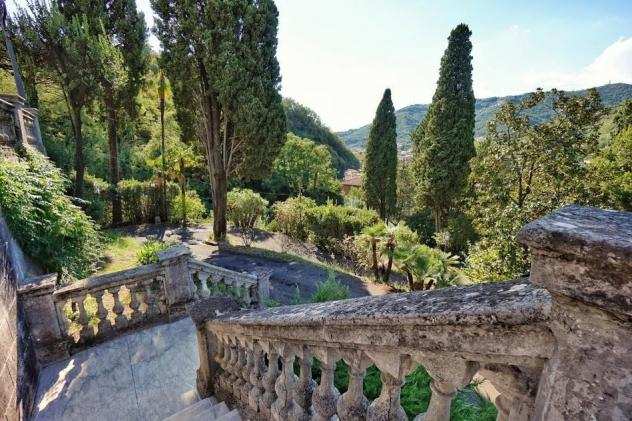 Casa singola in vendita a Carrara 350 mq Rif 1146276