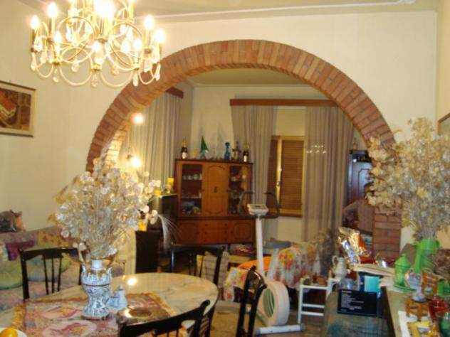 Casa singola in vendita a Lamporecchio 220 mq Rif 583246