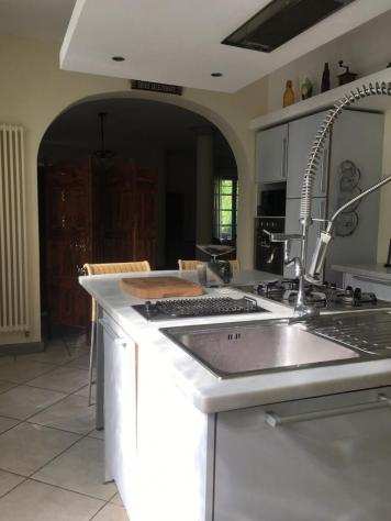 Casa singola in vendita a MARINA DI CARRARA - Carrara 200 mq Rif 1192384