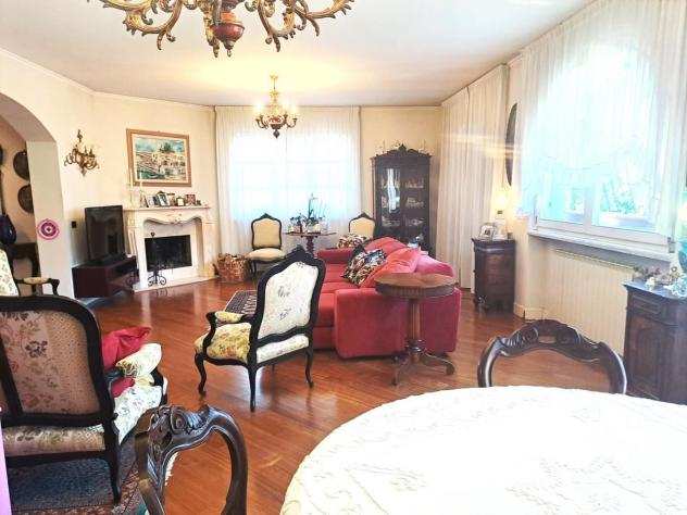 Casa singola in vendita a MARINA DI MASSA - Massa 400 mq Rif 1107149