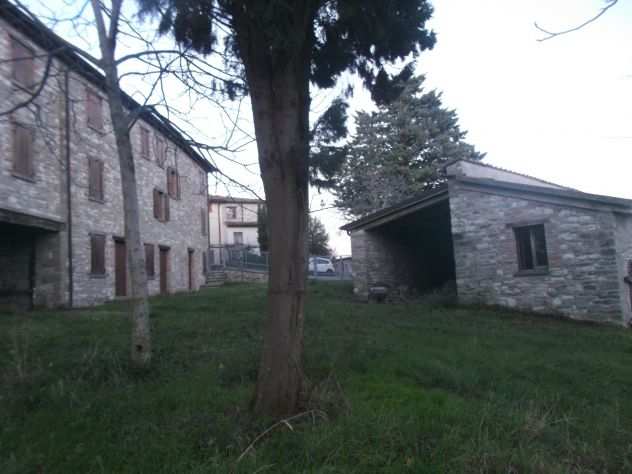 Casale, depandance con terreno in provincia di Pesaro-Urbino