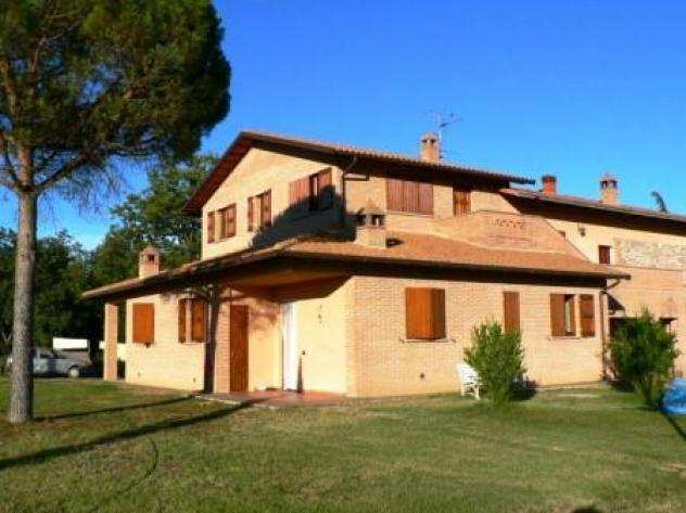 Casale in vendita a Castiglione del Lago 400 mq Rif 841392