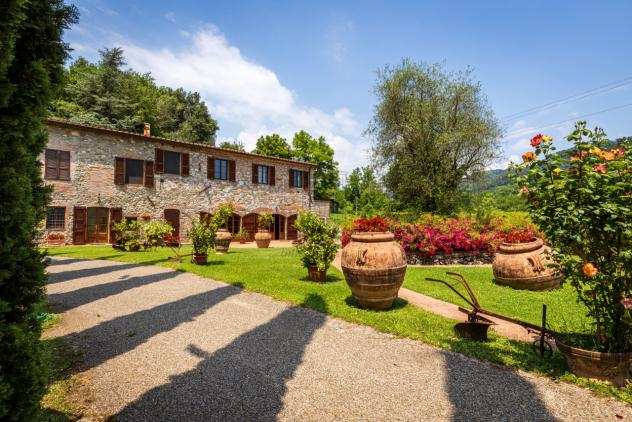 Casale in vendita a Lucca, Ovest