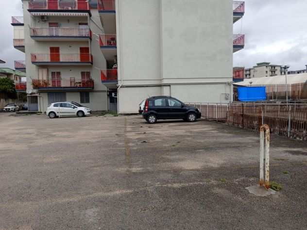 Casalnuovo posti auto scoperti in cortile condominiale