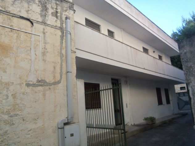 castro marina palazzina con 4 appartamenti