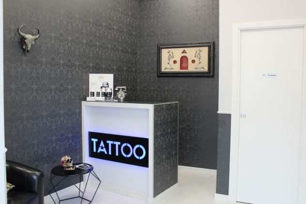 Cedesi attivitagrave di tatuaggi e piercing zona Nola