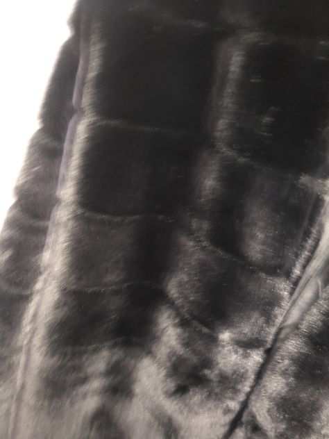 Cedo cappotto nero in pelliccia sintetica , usato una sola volta