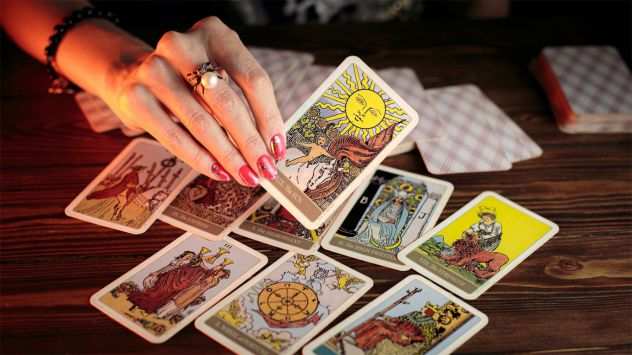 CERCASI CARTOMANTI, TAROLOGI, ASTROLOGI, NUMEROLOGI E OPERATORI OLISTICI