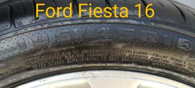 Cerchi 16 e gomme a bastoncino Ford Fiesta