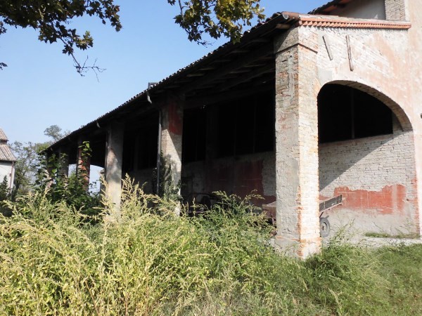 Rustico indip.  da ristrut. cambio di destinazione e terreno a Baganzola