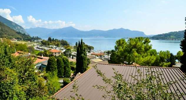Chalet ed appartamenti con vista Lago d Iseo a Sarnico