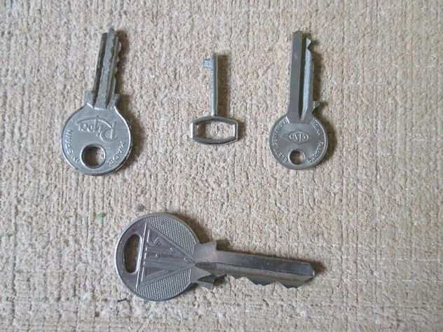 chiavi vecchie (35-J)