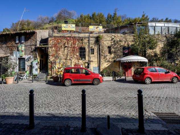 Cielo-terra in Via di Monte Testaccio