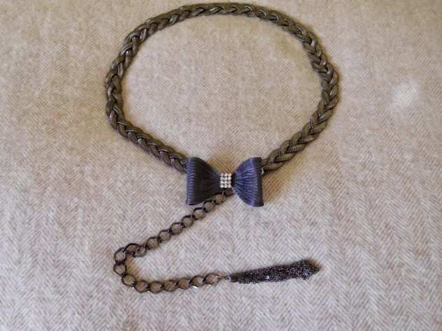 Cintura elegante in metallo argentato con maglia quota trecciaquot,chiusura con strass