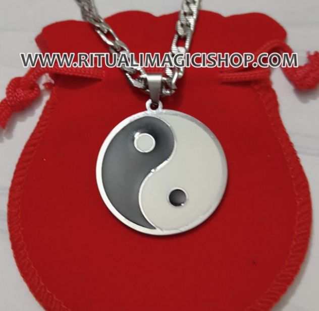 Collana con ciondolo Yin Yang rappresenta lrsquoequilibrio...