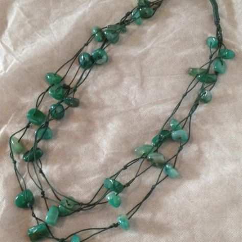 Collana triplofilo sottile con perline verdi