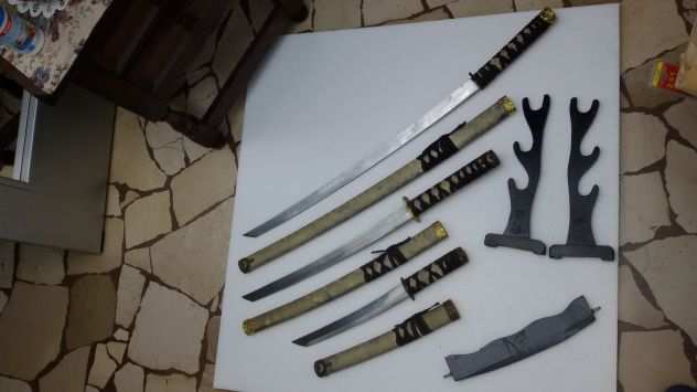 COLLEZIONE 3 SPADE KATANA CON SUPPORTO