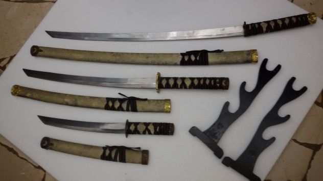 COLLEZIONE 3 SPADE KATANA CON SUPPORTO