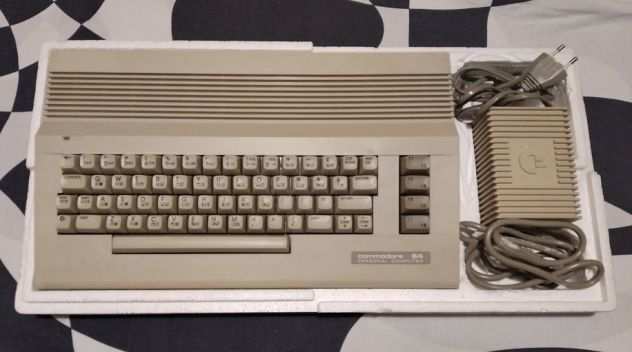 Commodore C64 con lettore cassette e imballo originale (LEGGERE BENE ANNUNCIO)