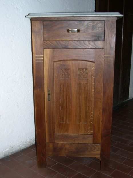 Comodino antico in legno acero, inizio 900, restaurato